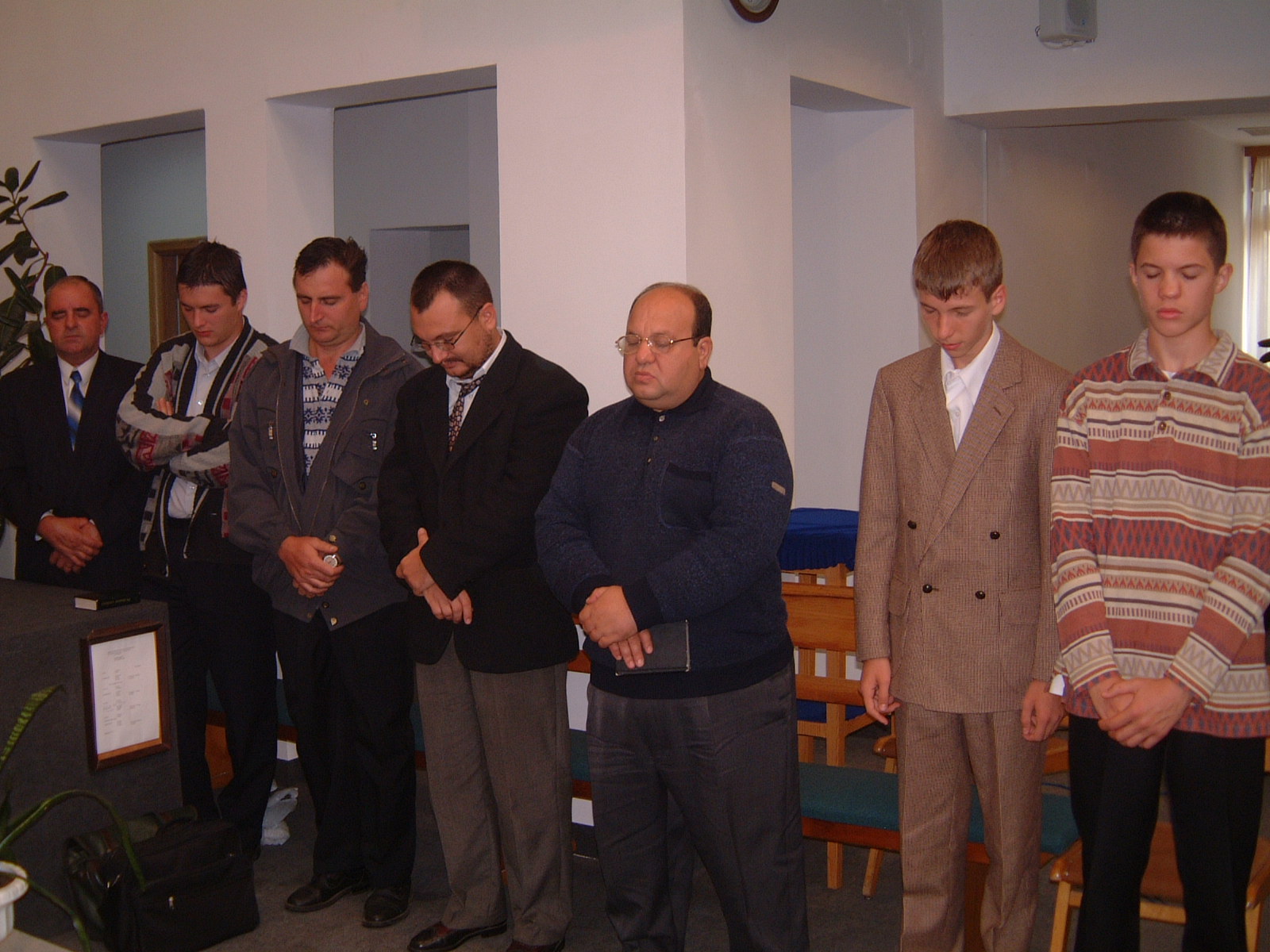 FLORIN TUDOR SI BOGDAN BOICECOFSCHI LA RUGACIUNEA DE BINECUVANTARE DUPA BOTEZ 22 AUGUST 2003 FLORIN TUDOR SI BOGDAN BOICECOFSCHI LA RUGACIUNEA DE BINECUVANTARE DUPA BOTEZ 22 AUGUST 2003
