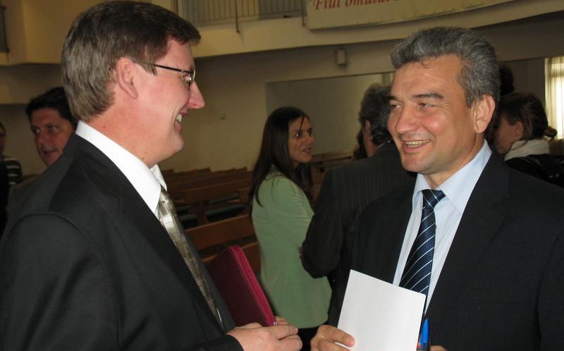 PASTORUL DANIEL MARIS SI DECANUL IEREMIA RUSU IN BISERICA ANTIOHIA BUCURESTI - 10 OCTOMBRIE 2009 PASTORUL DANIEL MARIS SI DECANUL IEREMIA RUSU IN BISERICA ANTIOHIA BUCURESTI - 10 OCTOMBRIE 2009