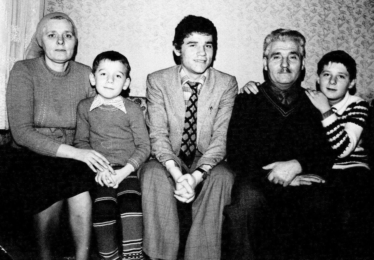 DANIEL TANASE SI FAMILIA SA IN 1979