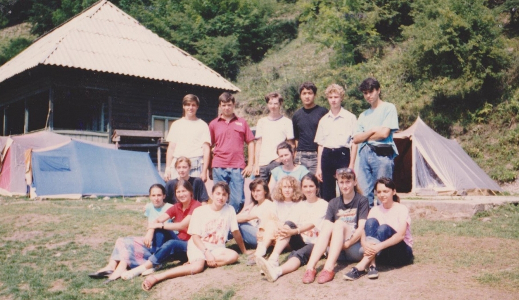 ADOLESCENTI DIN VECHEA BISERICA CRESTINA DUPA EVANGHELIE DRAGOS VODA IN EXCURSIE LA MALAIA IN 1993