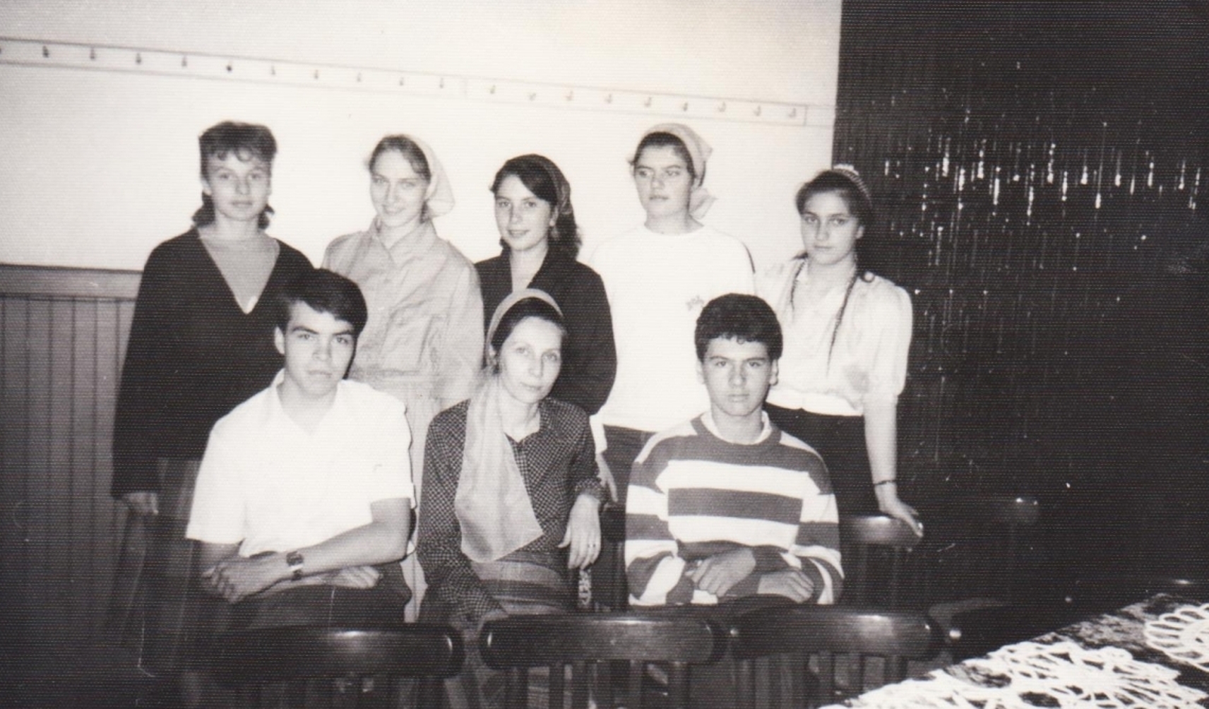 SIMONA CIUCUR CU TINERI DIN VECHEA BISERICA CRESTINA DUPA EVANGHELIE DRAGOS VODA BUCURESTI 1990