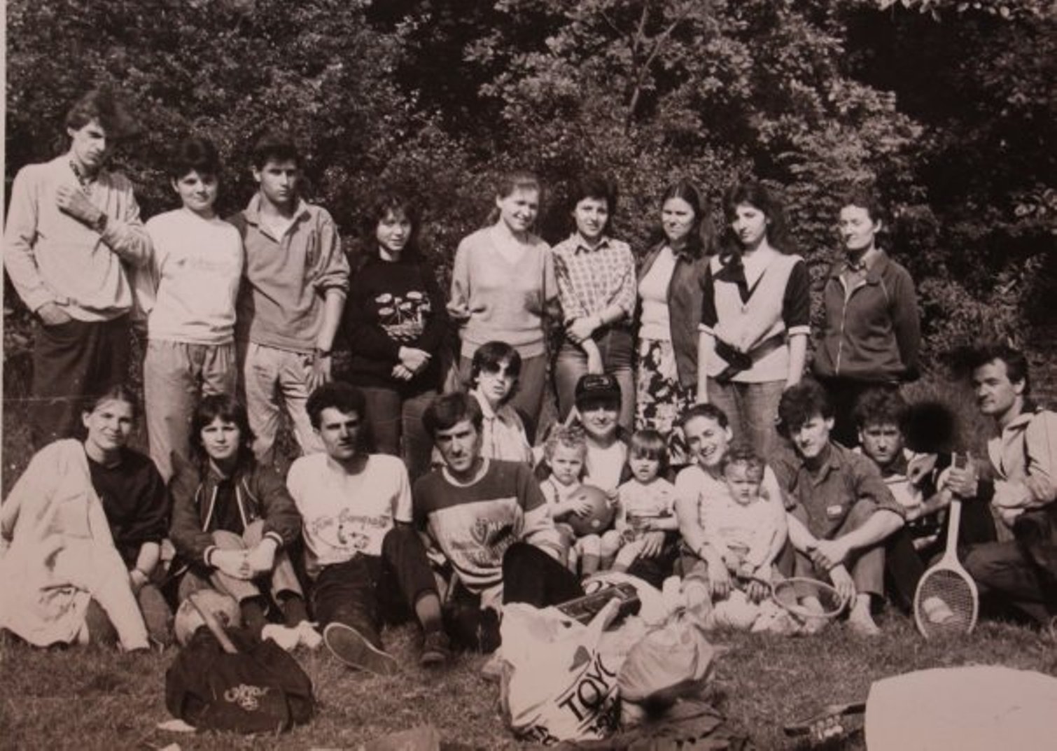 TINERI CREDINCIOSI DIN BISERICA CRESTINA DUPA EVANGHELIE DRAGOS VODA LA PADURE IN 1988