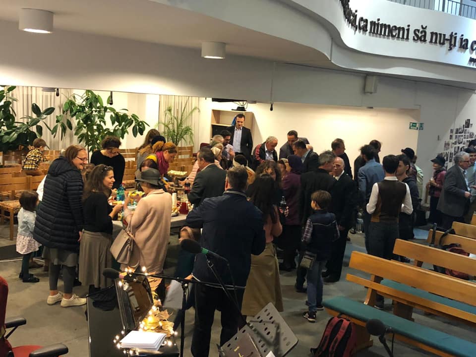 BISERICA ANTIOHIA BUCURESTI - FRATII SI SURORILE SE BUCURA LA SARBATOAREA MULTUMIRII - 10 NOIEMBRIE 2019