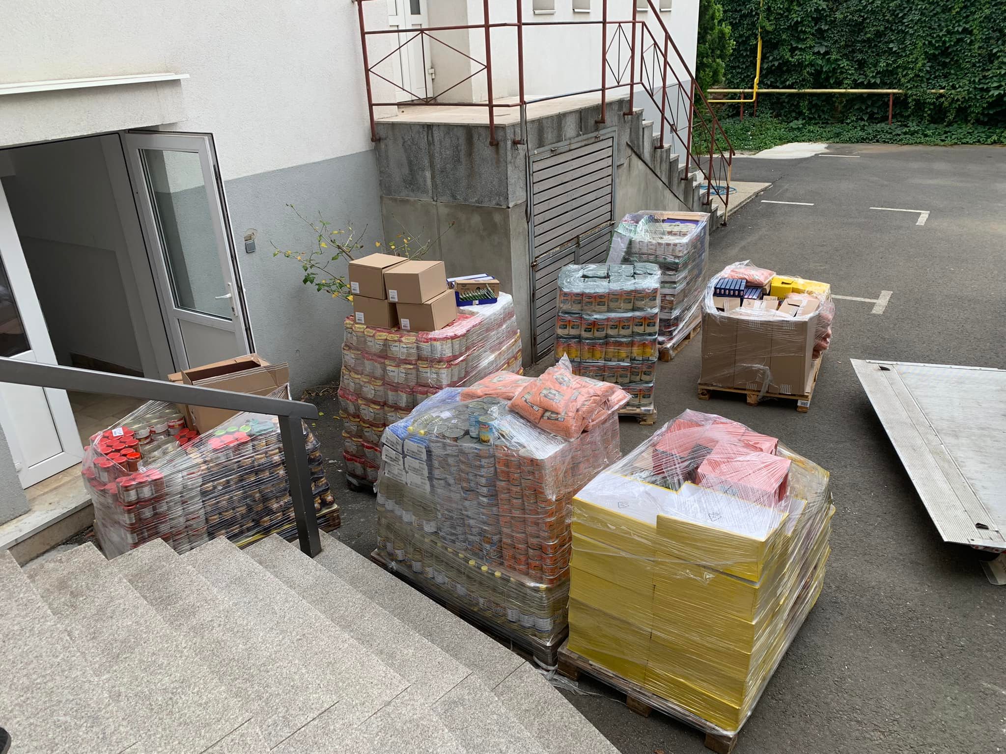 pachete cu alimente trimise pentru ucraina 1